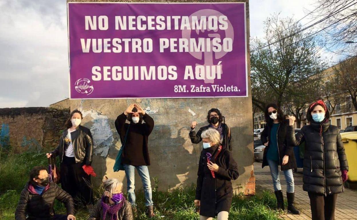 Uno de los casrteles colocados en la avenida de la Estación 