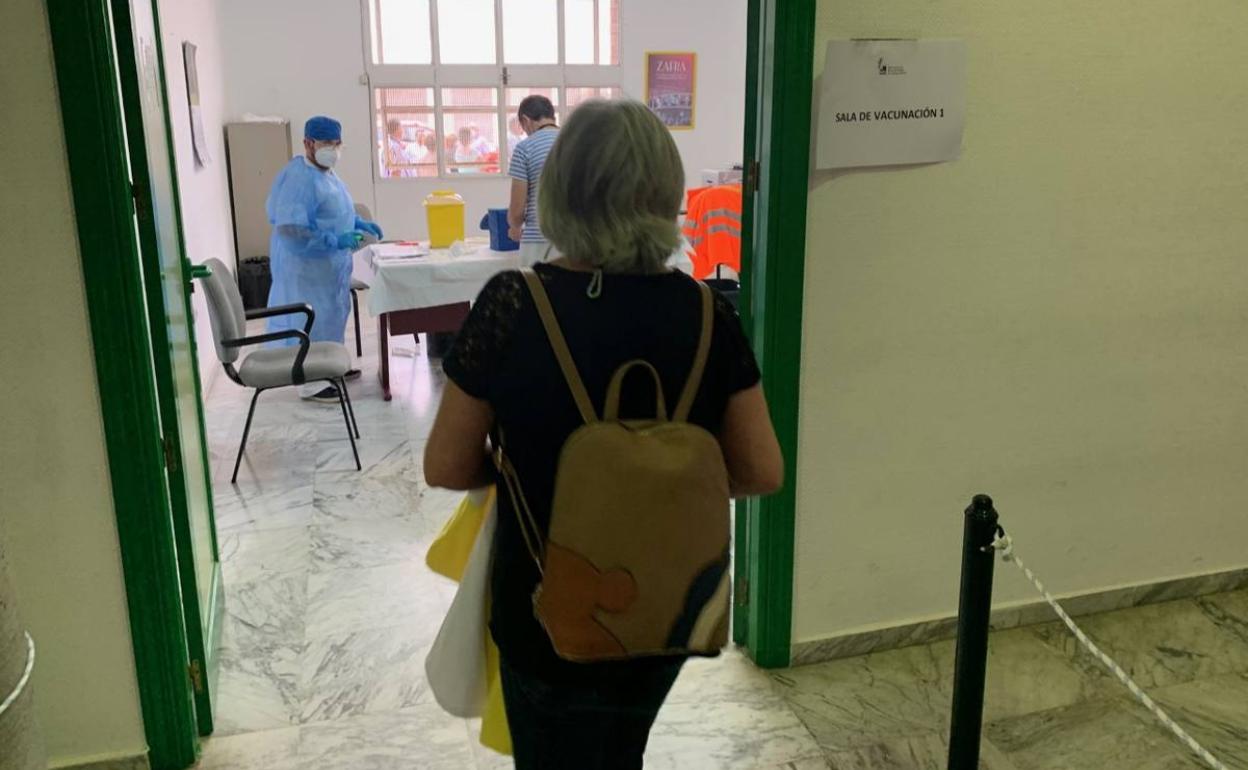 Una de las salas de vacunación en el Pabellón central del recnto fer