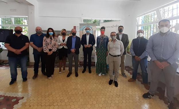 Asistentes al acto de inauguración 