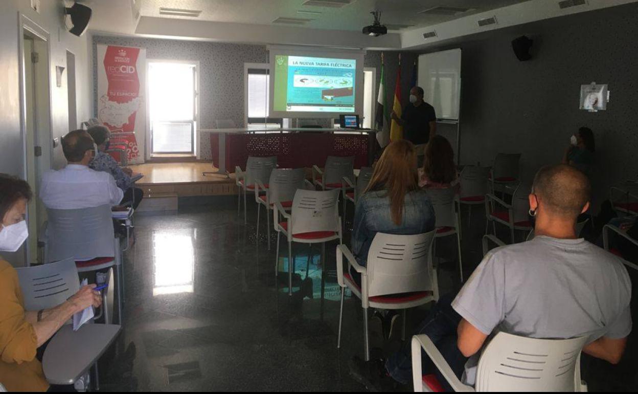 Un momento de la charla en el CID de Zafra 