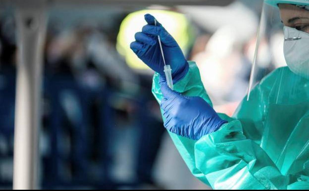 El número total de personas diagnosticadas por coronavirus y con la enfermedad activa se sitúa en 12