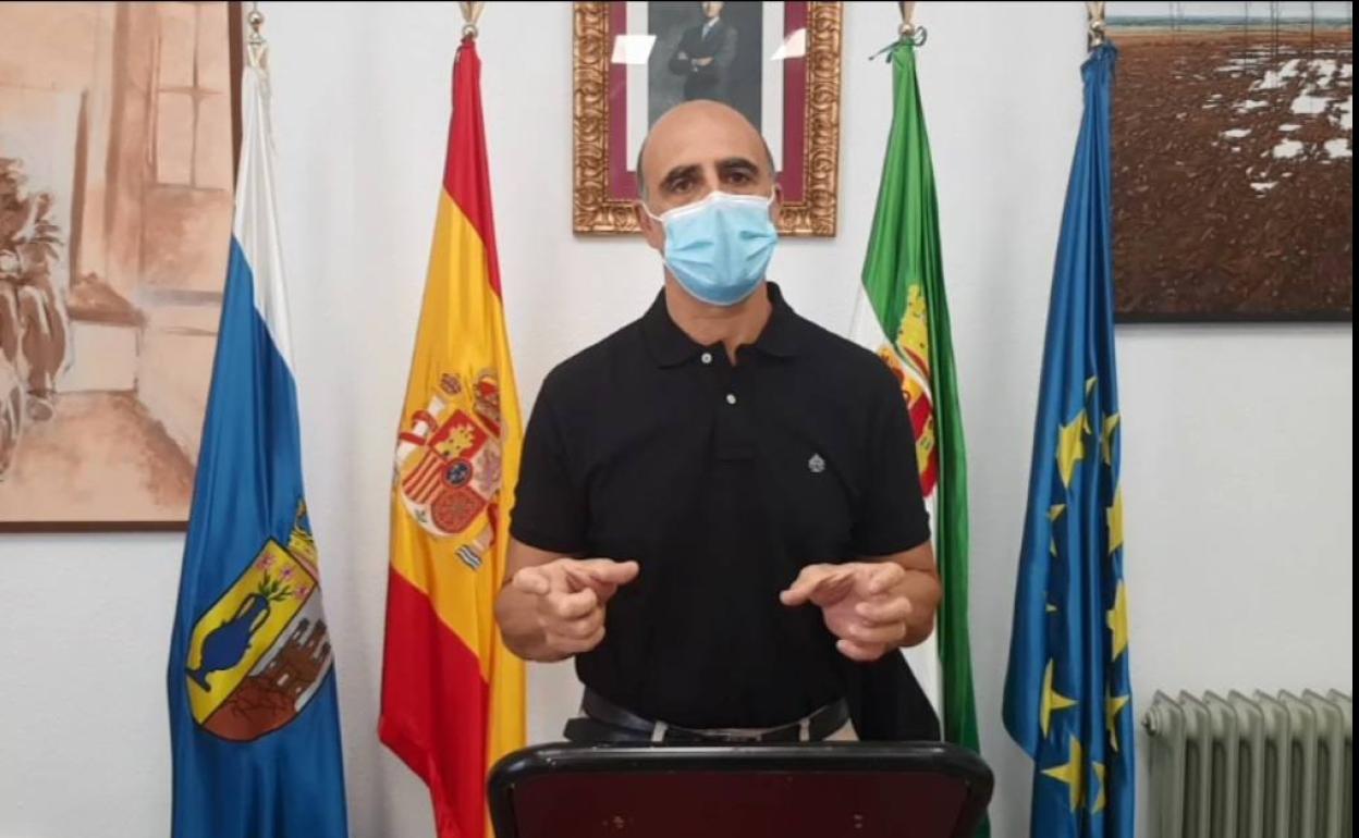 El alcalde durante la comparecencia de este jueves 