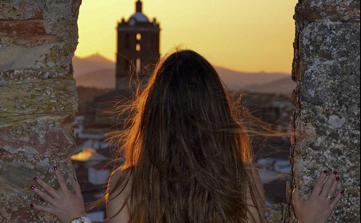 Las fotografías 'En bucle' de Manuel Ramos y 'Zafra desde las almenas' de Daniel Gragera premiadas en el IV Torneo de Fotografía De la Luna al Fuego