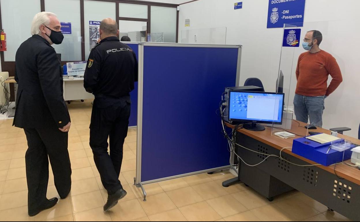 La oficina de documentación de la Policía Nacional en Zafra ha sido una de las primeras de España en emitir el DNI Europeo