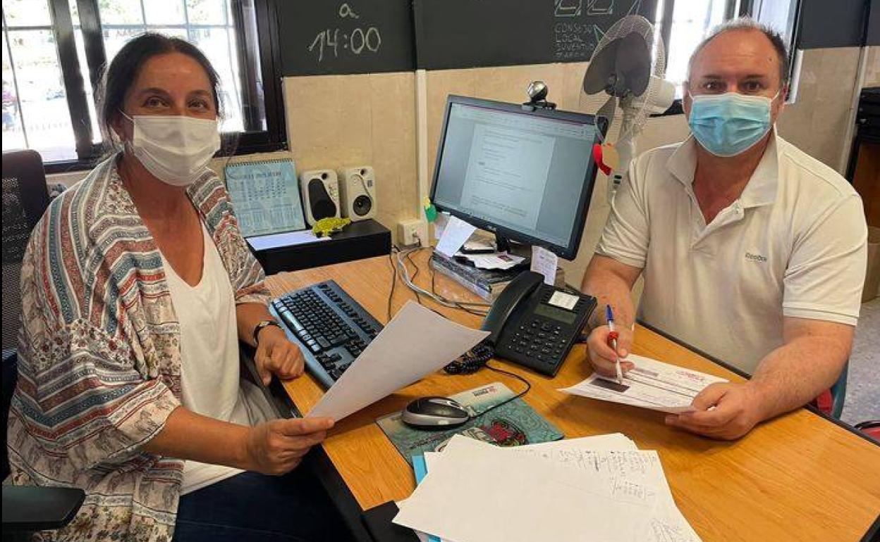 Dos de los técnicos de esta agencia, Esther Castellano y gonzalo Lavado 
