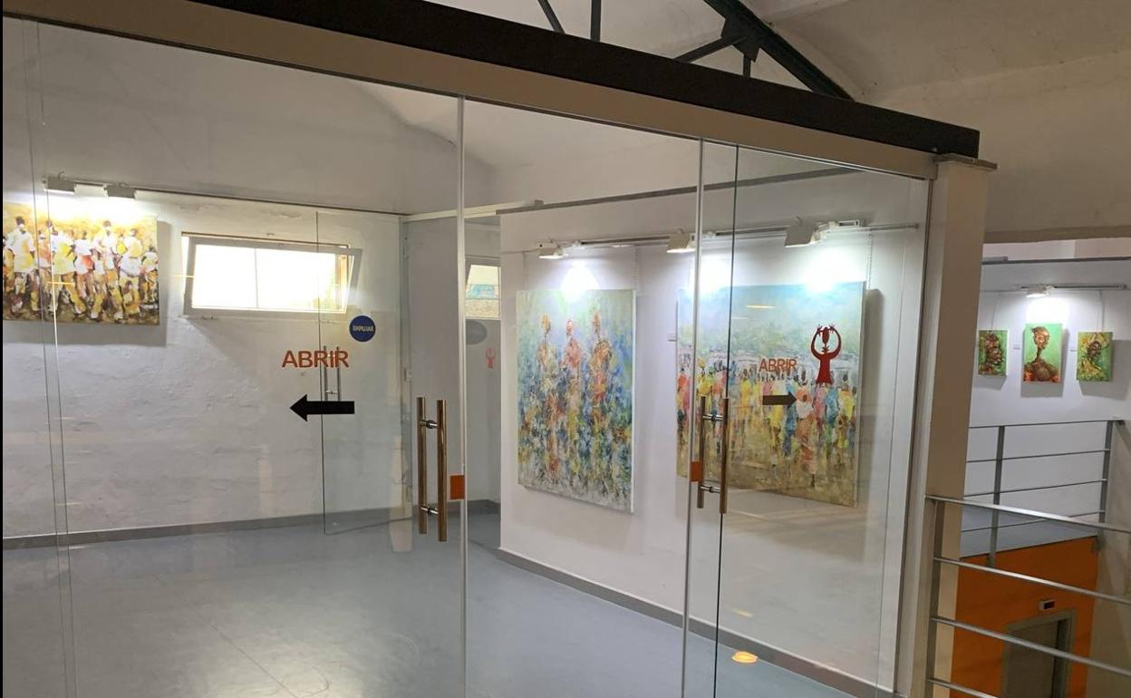 La exposición 'Esencia y esperanza', del artista senegalés Ibou Diagne, puede visitarse hasta el día 1 de octubre en el Espacio para la Creación Joven