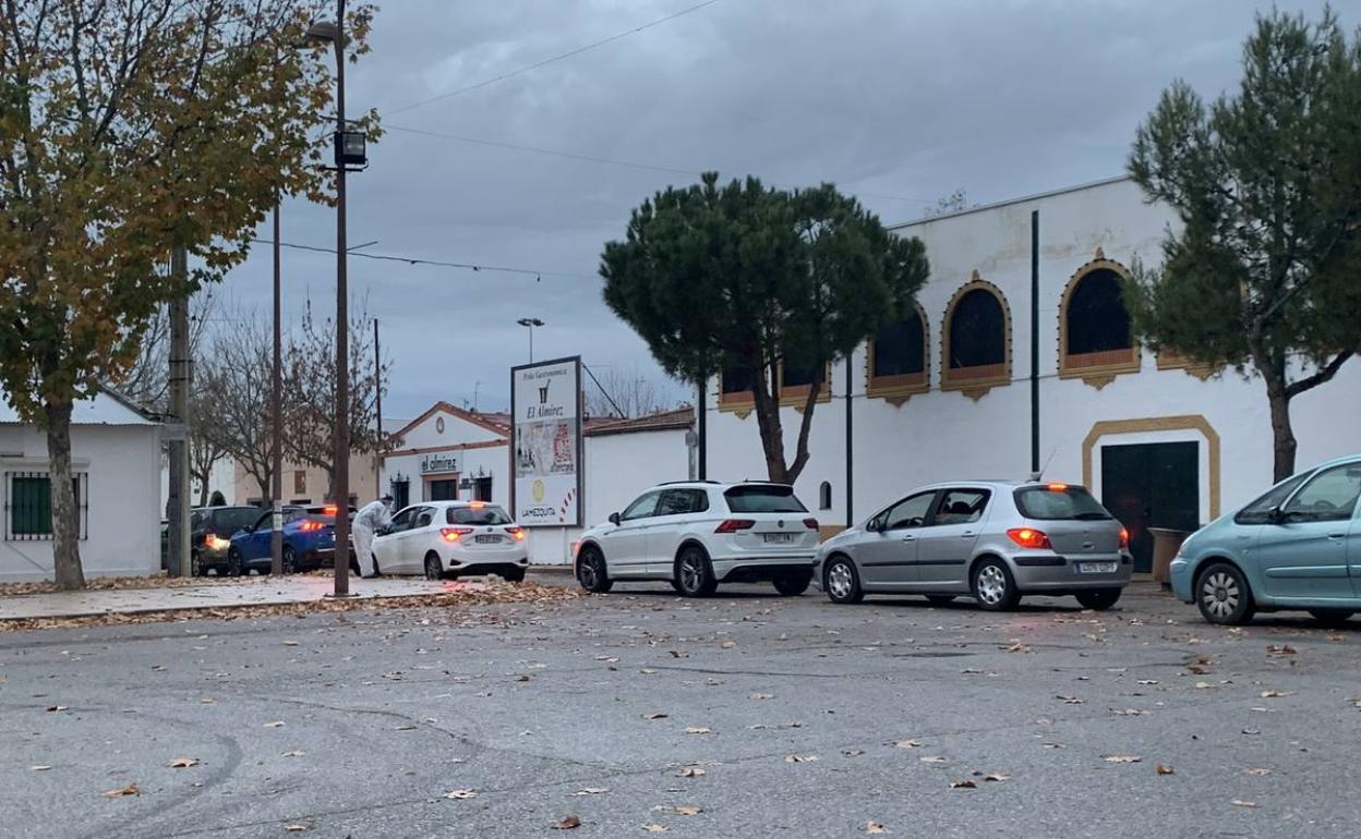 Desde primera hora de la mañana los ciudadanos acuden a realizarse las pruebas en el Punto Médico Avanzado