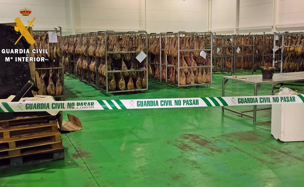 La Guardia Civil investiga un entramado empresarial en Zafra por fraude alimentario en la comercialización de productos ibéricos