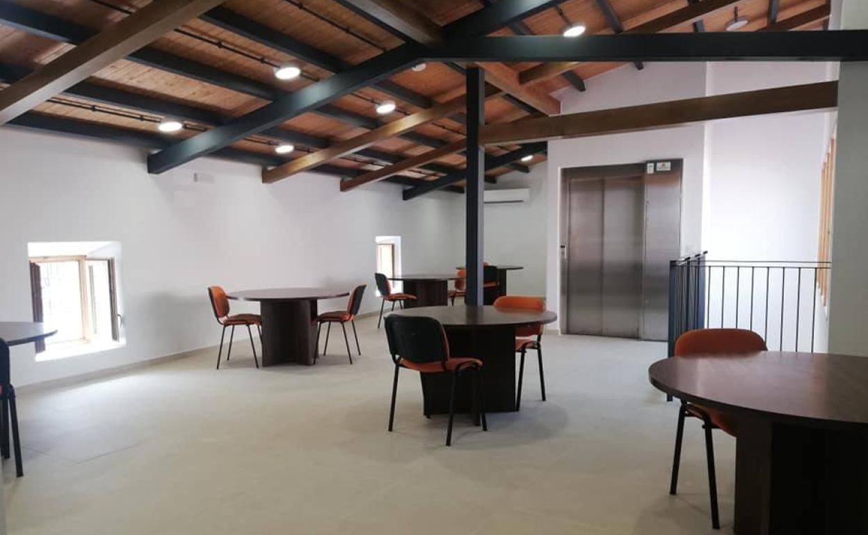 Sala de estudio en la nueva biblioteca 