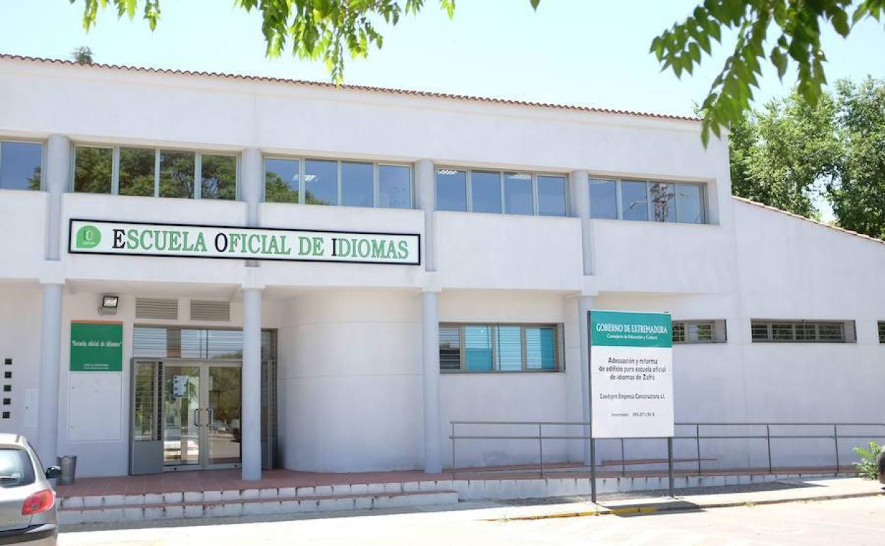 La teniente coronel de la Guardia Civil Silvia Gil ofrece este viernes una charla sobre igualdad de género promovida por la Escuela Oficial de Idiomas
