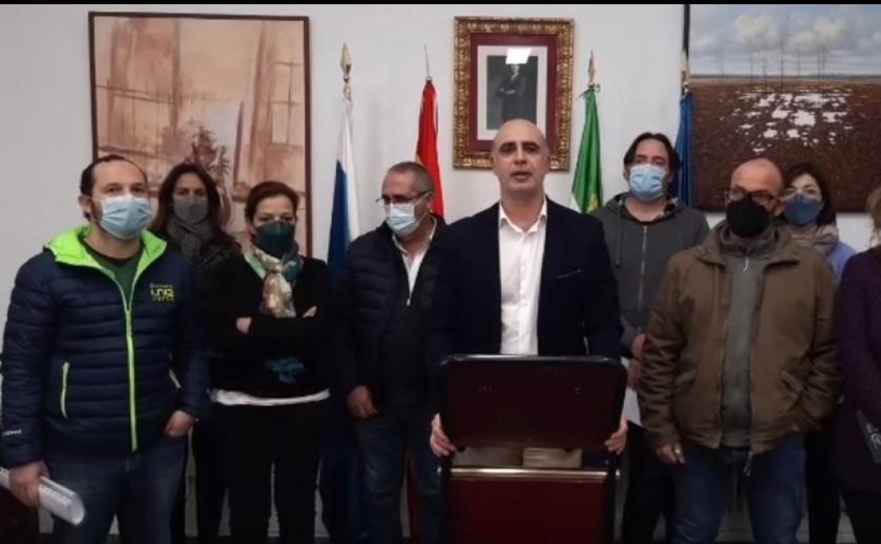 El alcalde junto a la rueda de prensa con los sindicatos de CSIF y UGT 