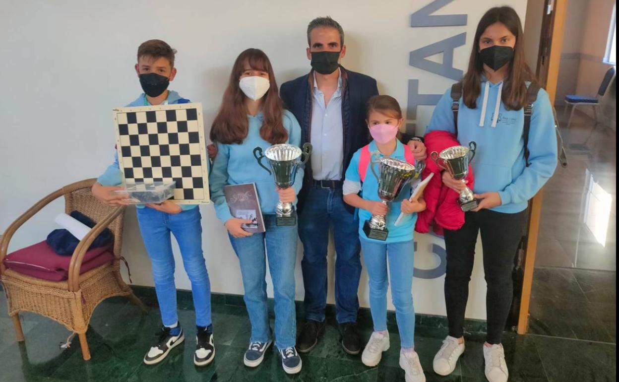 Daniel Gragera con algunos de los campeones 