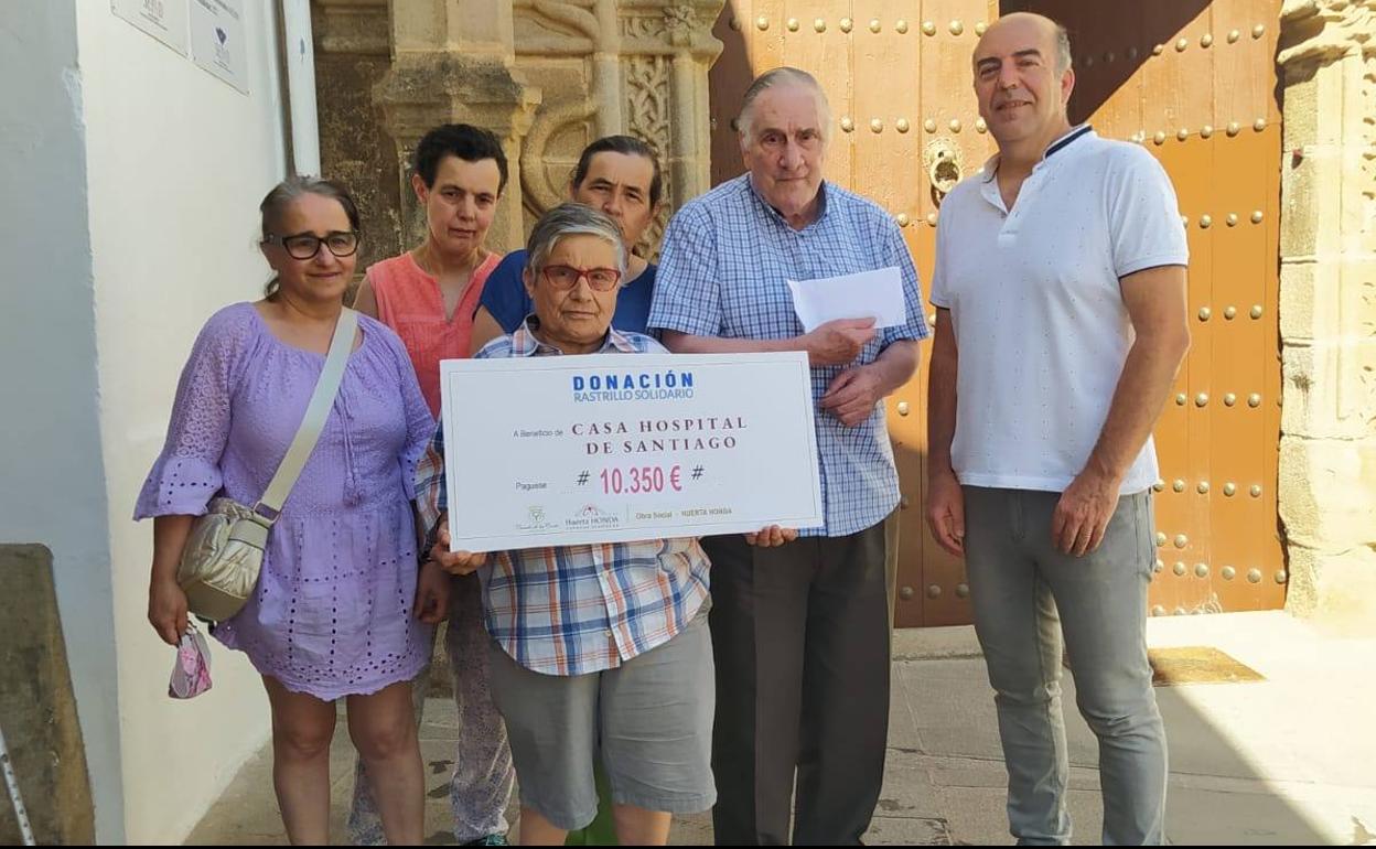 Entrega de la recaudación al Hospital de Santiago 
