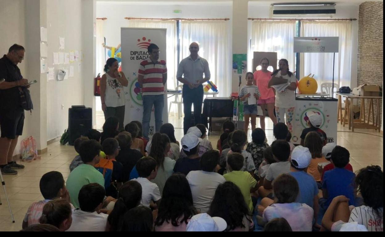 Lectura del manifiestos en la antigua lonja 