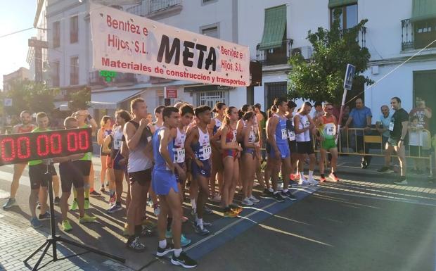 Algunos de los participantes en el cross antes de la salida 