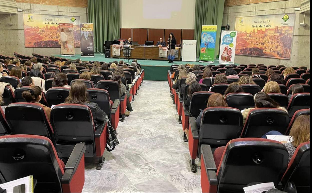 Celebrada en Zafra la primera Mesa Comarcal por el Buen Trato a la Infancia y Adolescencia en Extremadura
