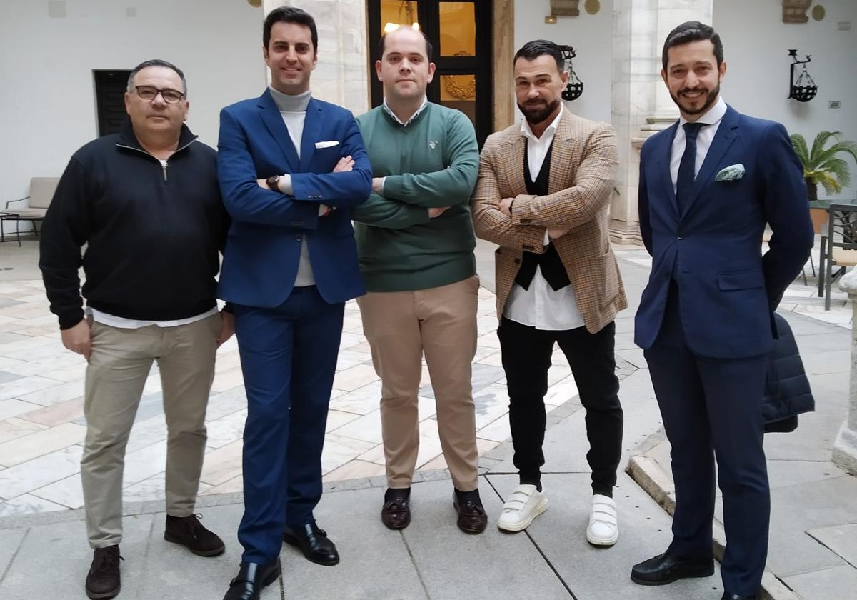 La Cofradía de la Oración centró su mesa redonda en los capataces, costaleros y portadores