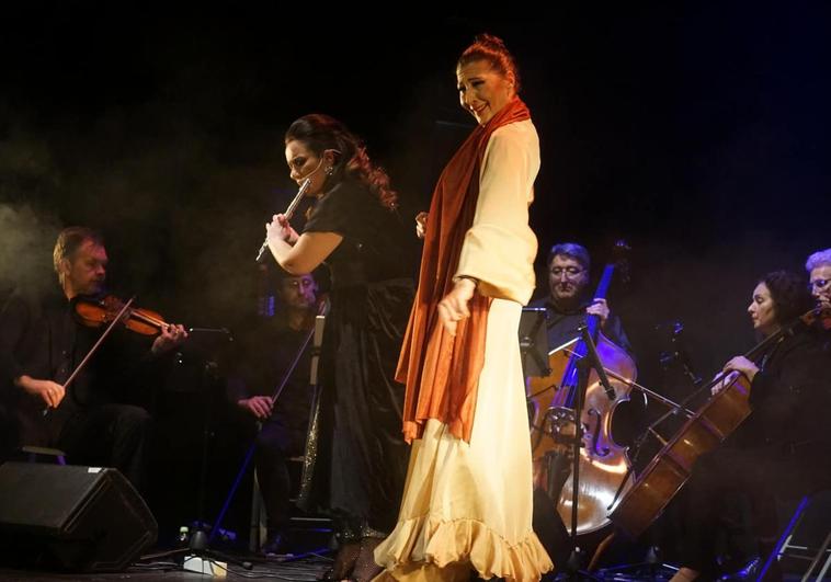 Ostalinda Suárez llenó el Teatro de Zafra con su espectáculo 'Acaná'