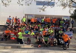 Los corredores momenots antes de comenzar la carrera solidaria