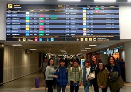 Los escoleres junto a sus maestras rumbo a Italia
