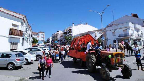 Una veintena de carrozas parten a la ermita en el tradicional 'Camino de Belén'
