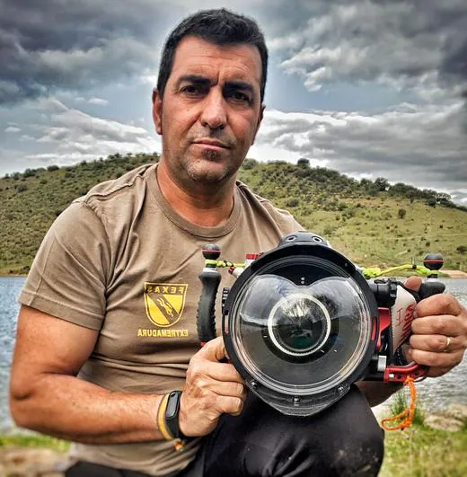 Carlos Javier Maraver con su cámara