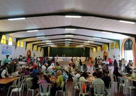 Un momenot de la fiesta en la Caseta Municipal