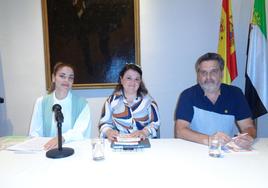 Ballerina Vargas junto a María del Carmen Merino y el director del SHZ