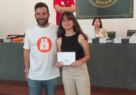 Pilar Díaz recogiendo su premio