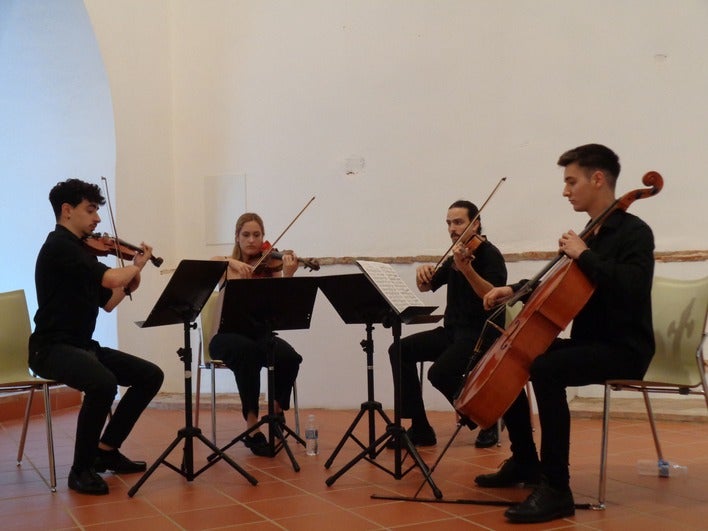 Los cuartetos Ponticello y Mitreo ofrecieron un concierto en la biblioteca