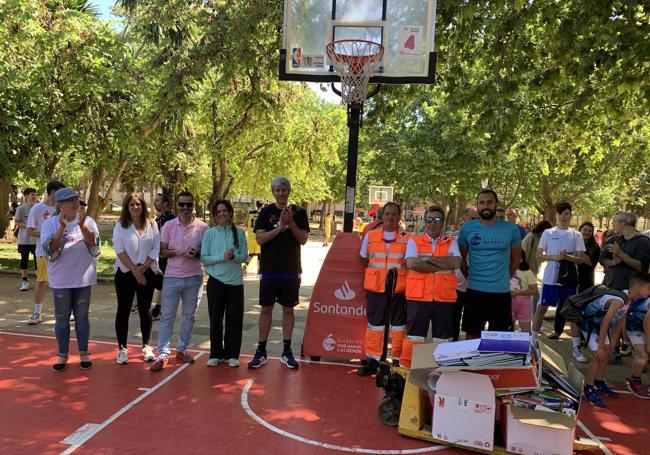 Entrega del material a Fundación ASMI y Cruz Roja