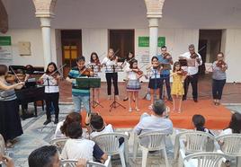 Alumnos de la escuela durante una edicikón anterior de los conciertos