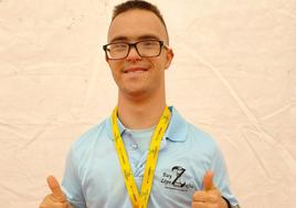 Adrián feliz tras proclamarse campeón