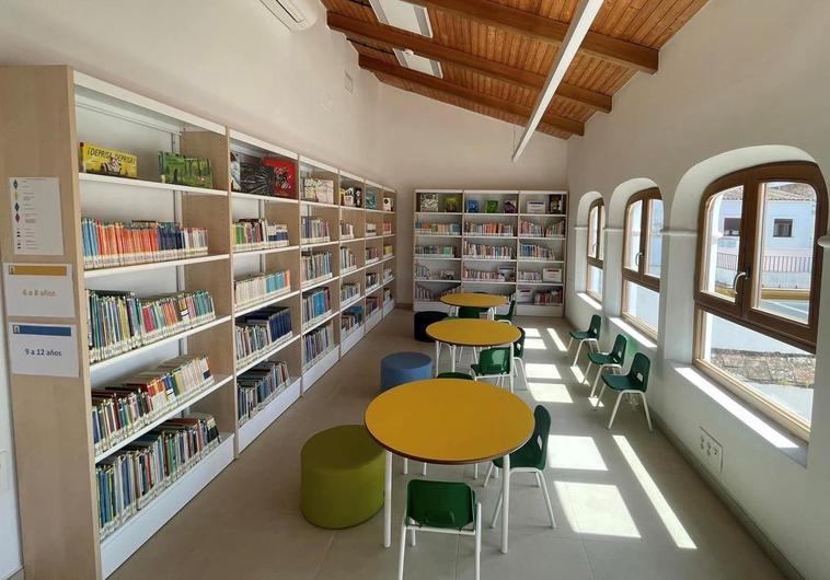 La biblioteca pública reabre sus puertas con la exposición 'Días de la Biblioteca'
