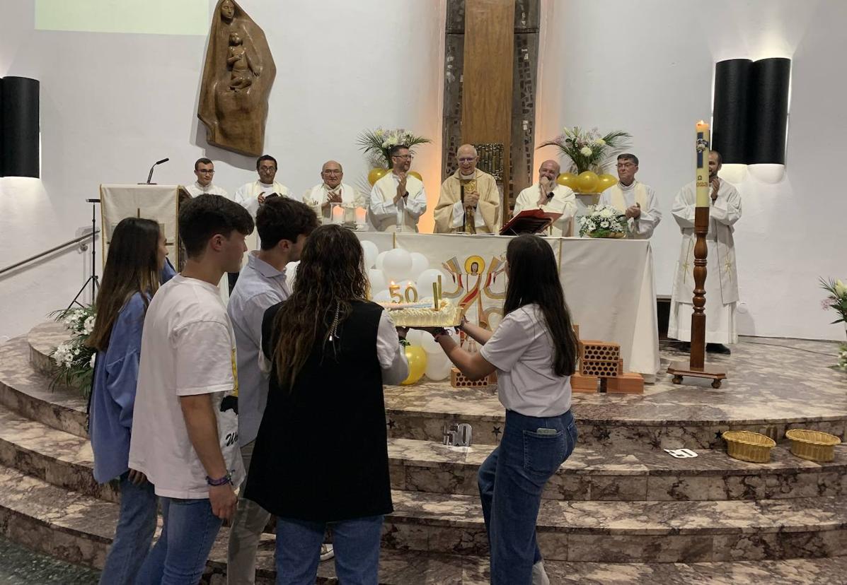 La Parroquia de San Miguel celebra con alegría, fe y convivencia sus 50 años