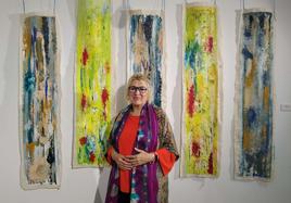 Eva GRande en la apertura de su exposición