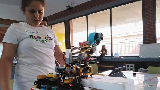 El alumnado de Germán Cid mostró sus trabajos en la II Feria de la Robótica Educativa