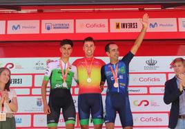 El corredor del Bicicletas Rodríguez en el pódium