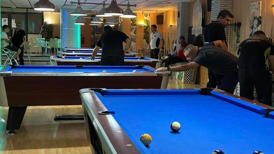 Unos 60 jugadores disputan en Zafra el Campeonato de Extremadura de Billar Pool