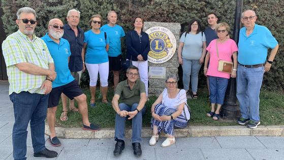 La Asociación de Diabéticos y el Club de Leones hacen entrega de una beca para el Campamento de Verano de Fadex
