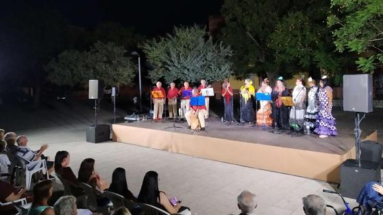 El Coro Rociero 'Aires de Ángel' abrió la IV edición de las Plazas en Movimiento