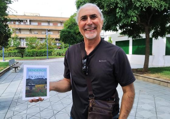 José Antonio Amador con su nuevo libro