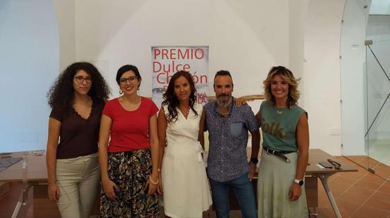 'Mientras estamos muertos', elegida por el voto popular del XVIII Premio Dulce Chacón de Narrativa