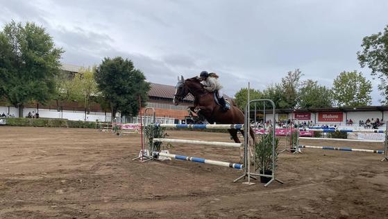 Los aficionados a la hípica disfrutaron este sábado de la primera jornada del Concurso Nacional de Saltos de Obstáculos