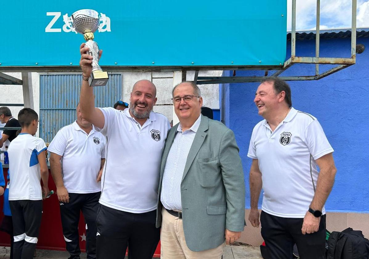 La Asociación de Veteranos de Zafra gana el XI Trofeo de Fútbol Solidario Feria de San Miguel