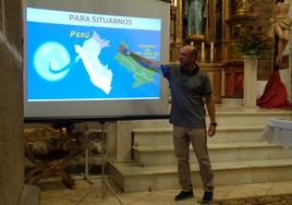 El sacerdote durante su exposición