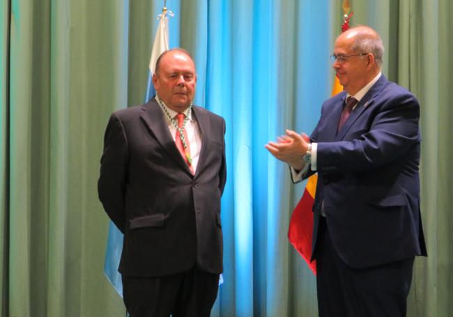 Pedro Ramos recibió la Medalla de la Feria