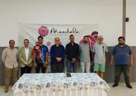 El organizador del torneo junto a las autoridades y algunos GRandes Maestros