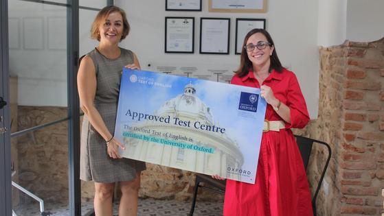 La Escuela de Lenguas Sevilla la Chica recibe la placa de centro Examinador Oficial Oxford
