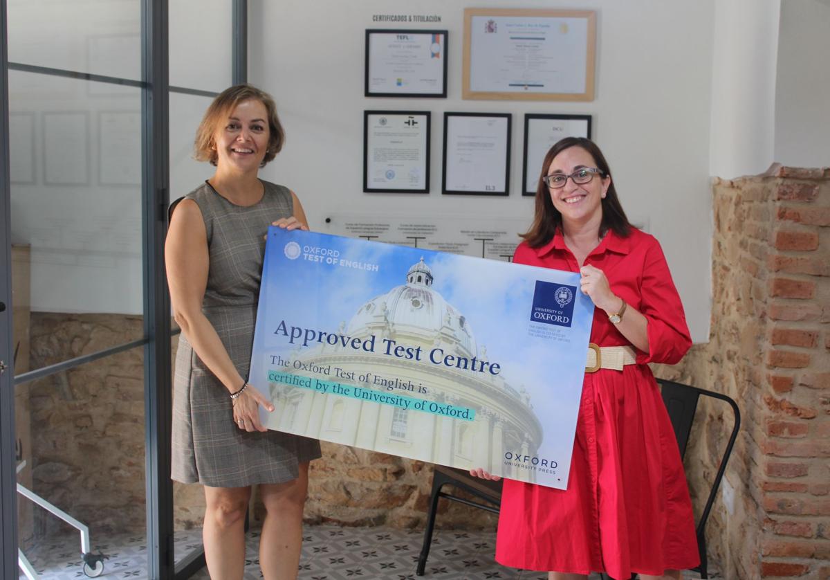 Acto de entrega de la placa como centro examinador oficial